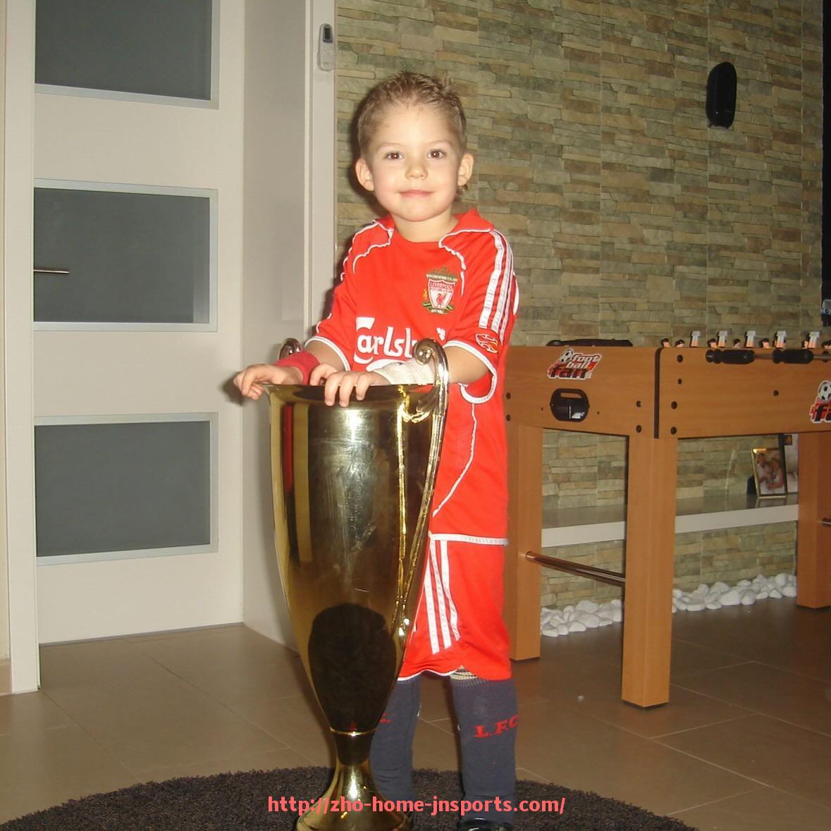 江南综合体育-世俱杯关键时刻罚丢点球的球员记录与心理压力分析