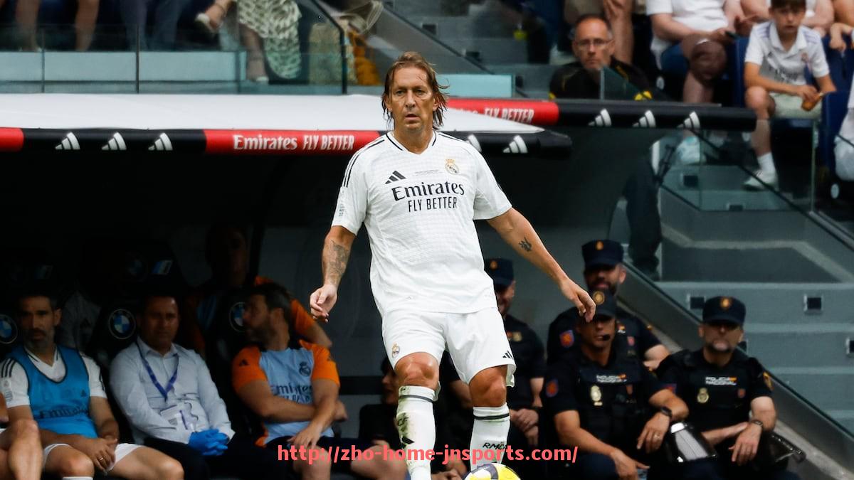 江南综合体育-英超各球队的主场分布与球迷文化